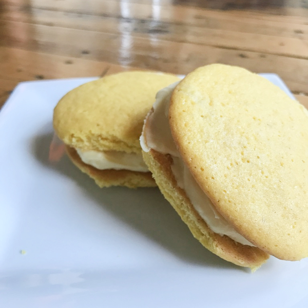 Love Me Some Lemon Whoopie Pies | Think Tasty