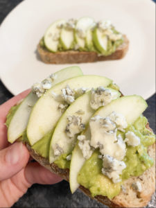 avocado toast with apples and blue cheese