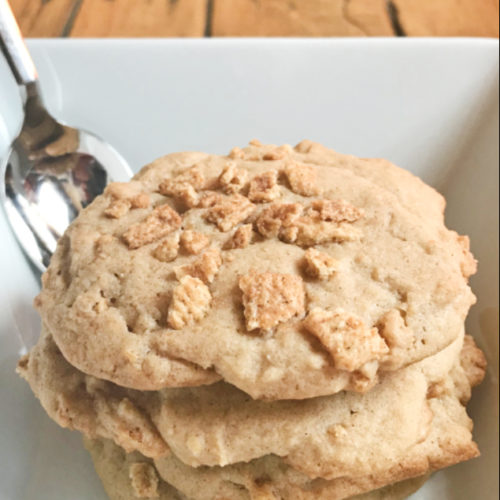 cookies filled and topped with cinnamon cereal