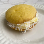 Lemon whoopie pie coconut